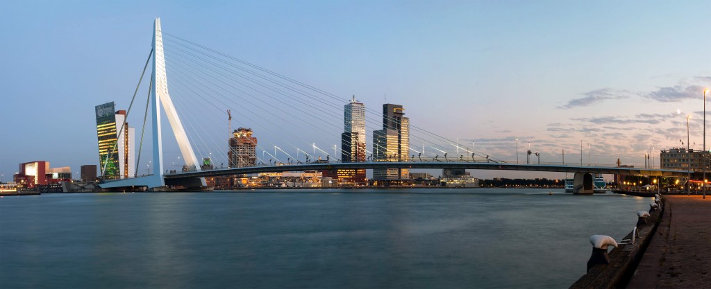 Illustratie: foto van de Maas in Rotterdam. Voor de route naar Stolk Potplanten, kijkt u onder de foto.